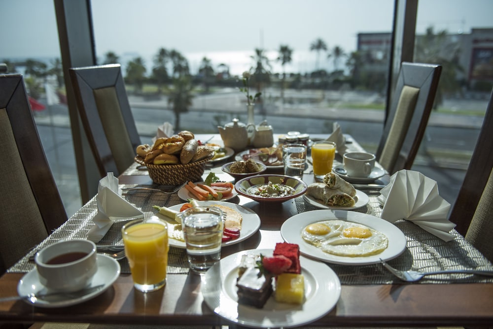 Kuwait Grand Hotel 58/64