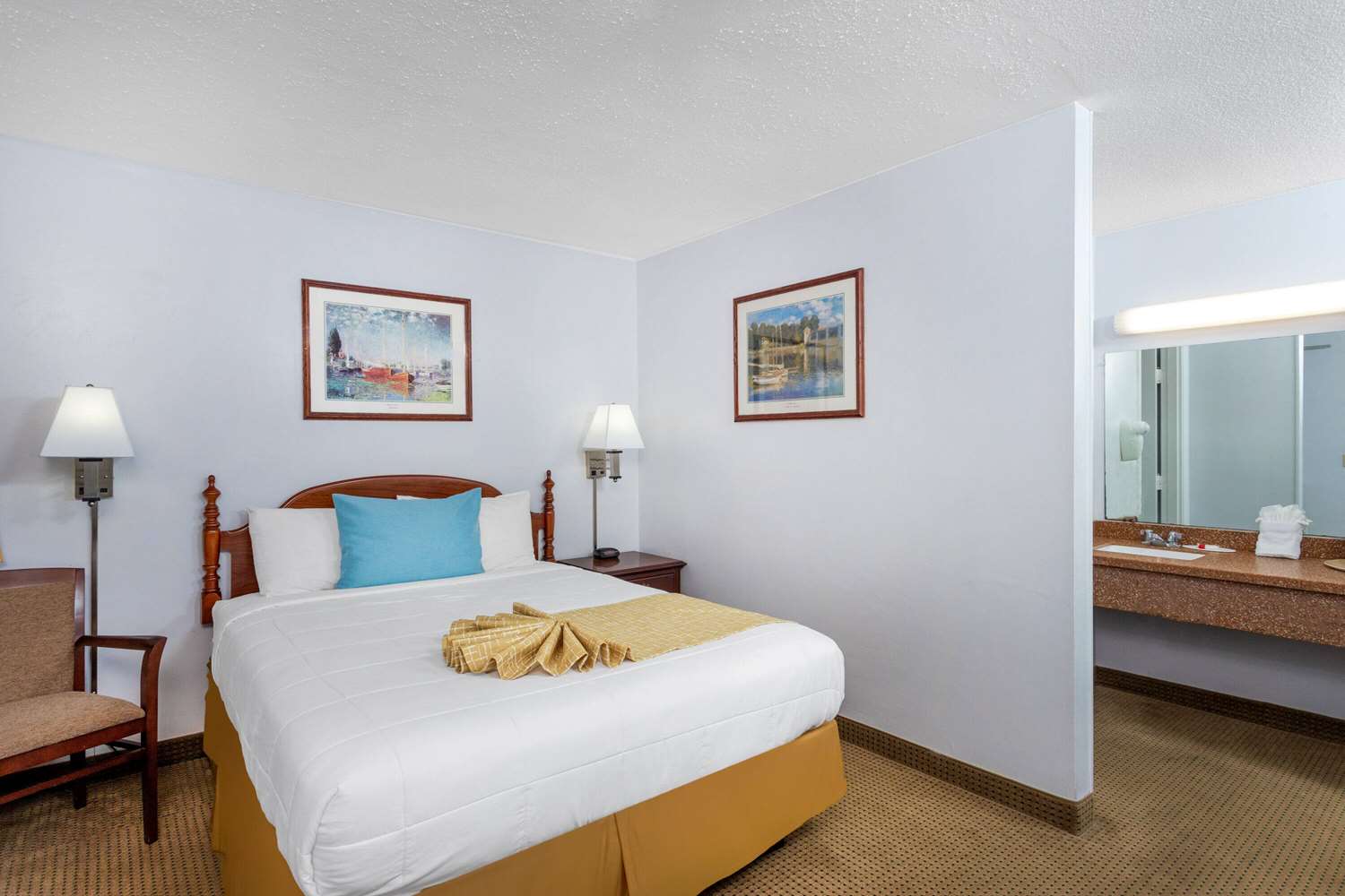 Travelodge by Wyndham Cape Cod Area 7/17