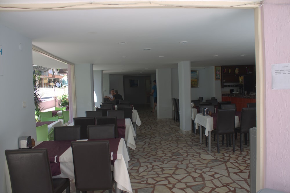 Rosella Hotel 40/62