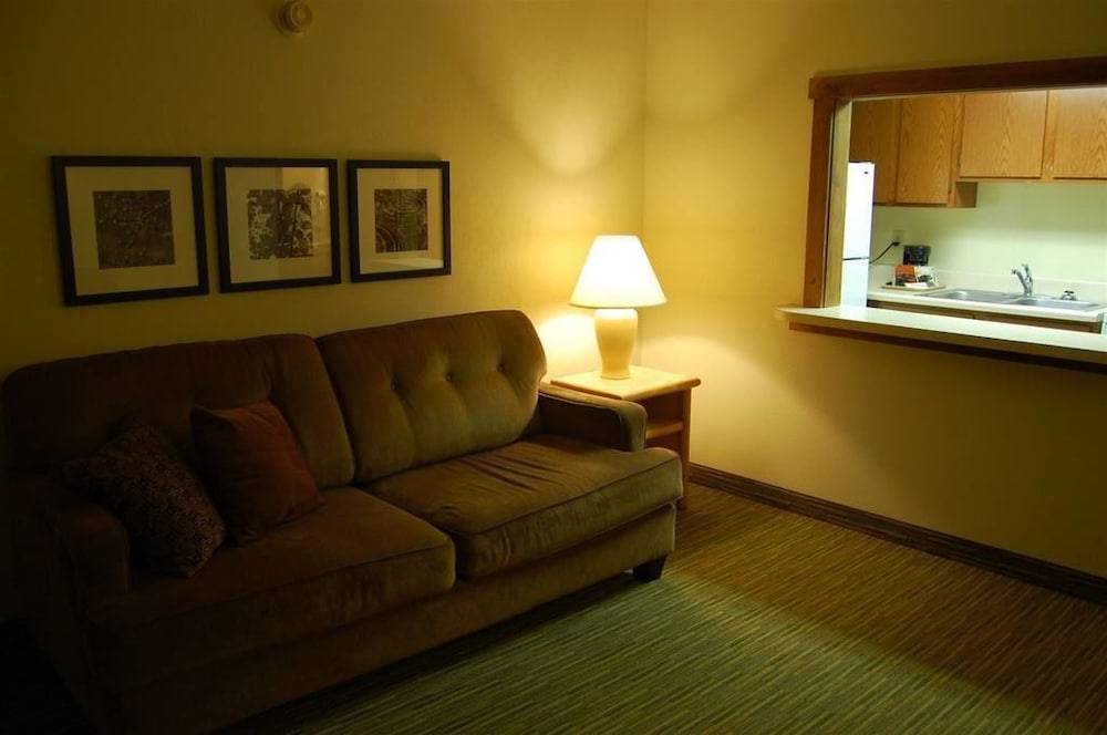 Days Inn and Suites by Wyndham Downtown Missoula-University 34/66