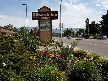 Dilworth Inn 44/45