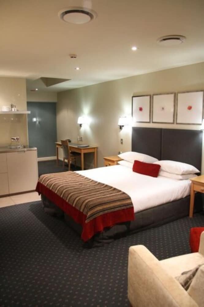 Bentleys Motor Inn 11/50