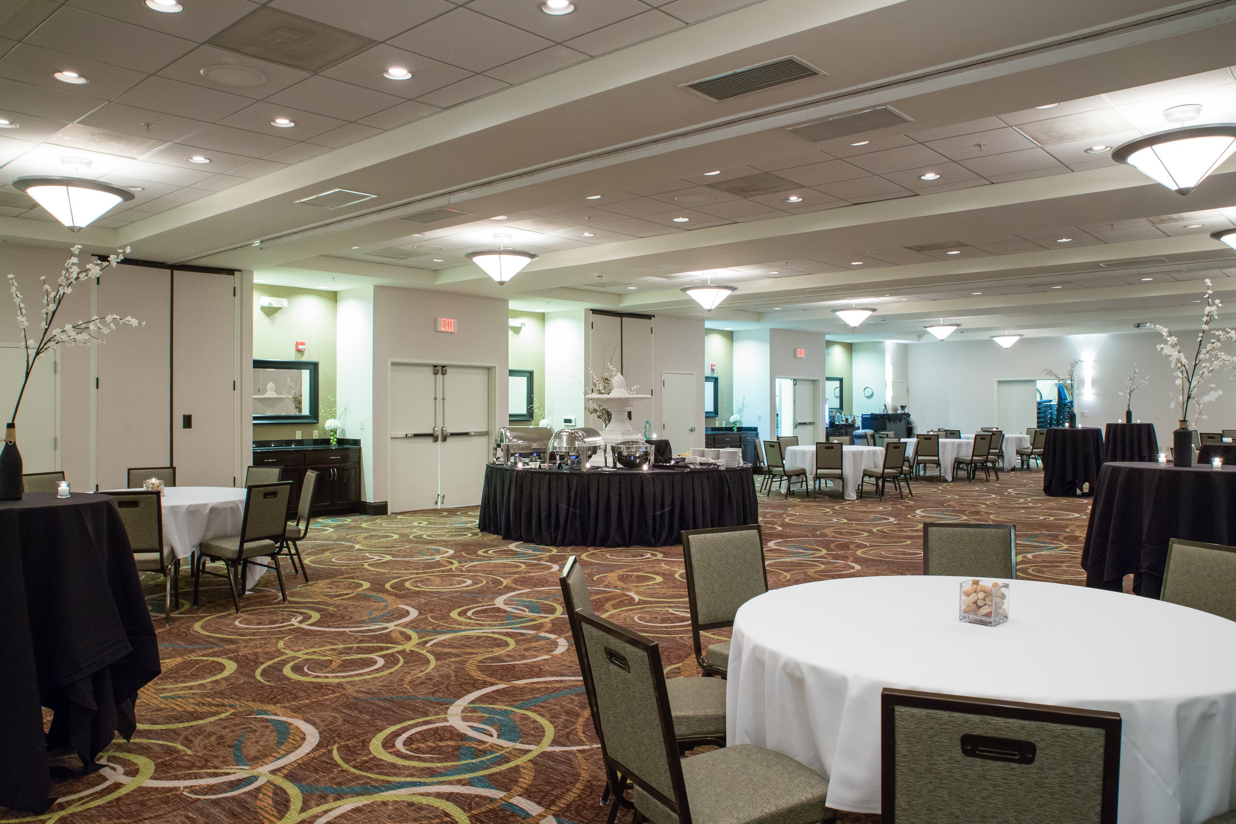 Holiday Inn Hotel Suites Bloomington Airport 35/50