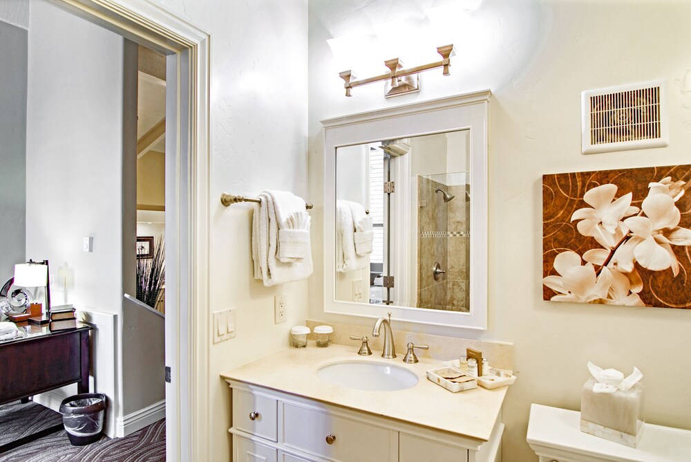 PREMIUM, SUITE, KING BED, JETTED TUB