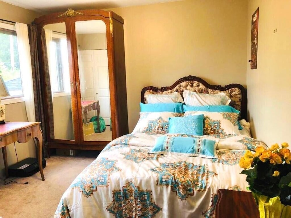 The Sunshine House by Elevate Rooms 8/28