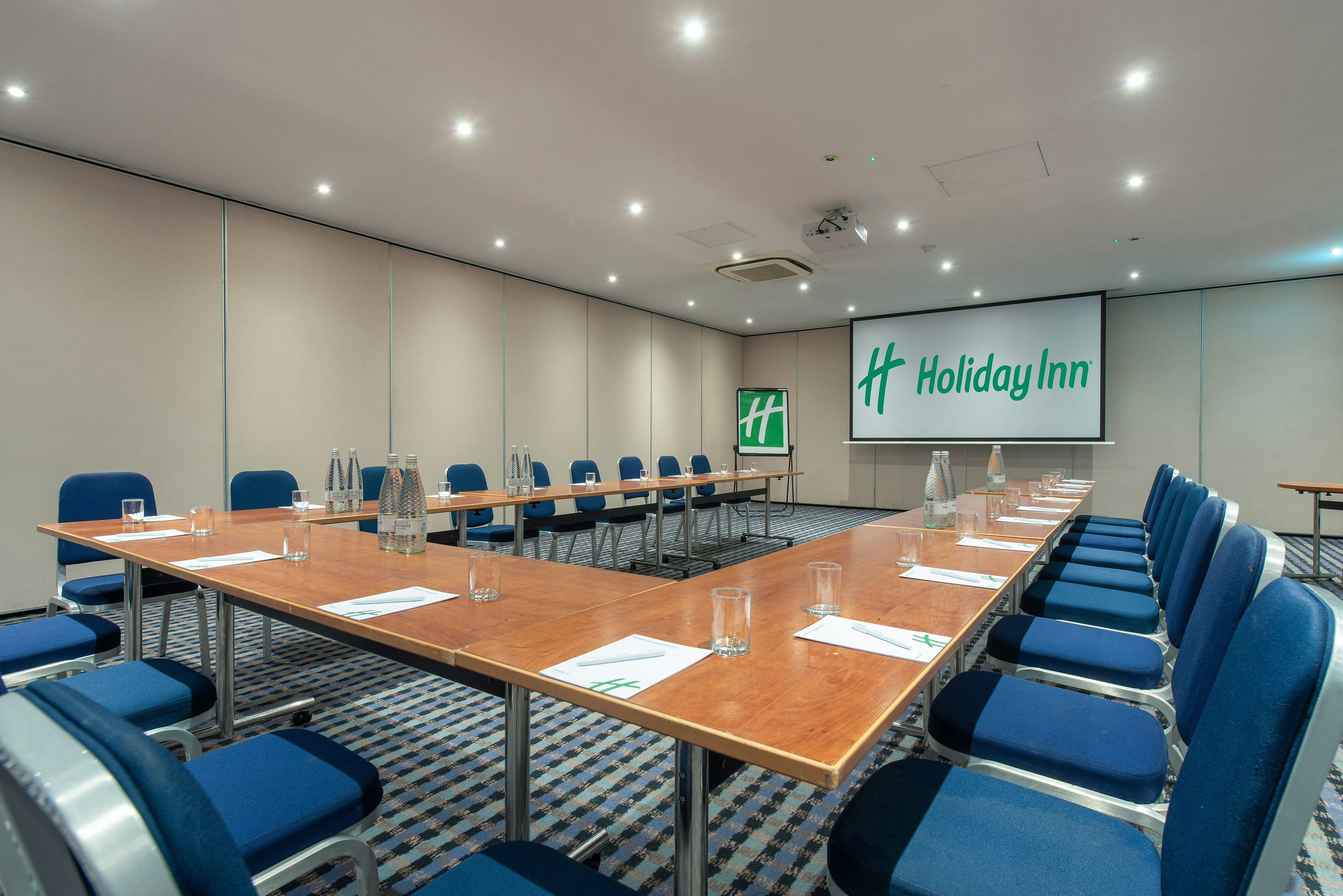 HOLIDAY INN GLASGOW AIRPORT 70/80