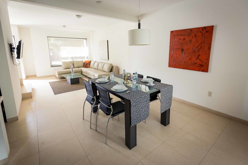 REDWODD VILLAS 27/44