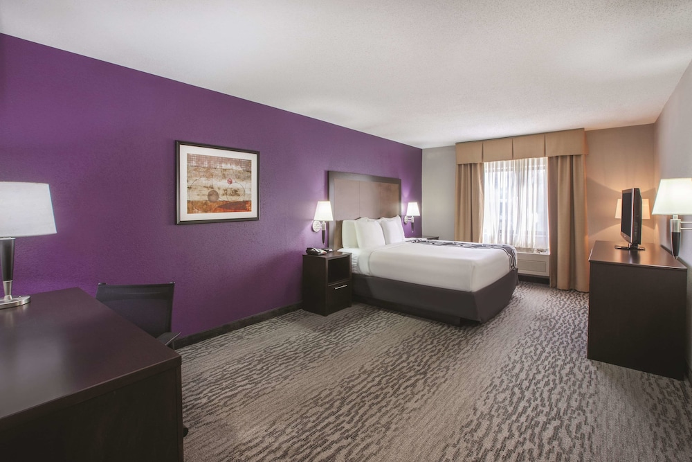 La Quinta Inn & Suites by Wyndham Erie 21/51