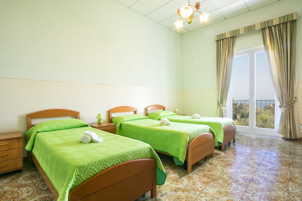SISTERS HOSTEL 34/67