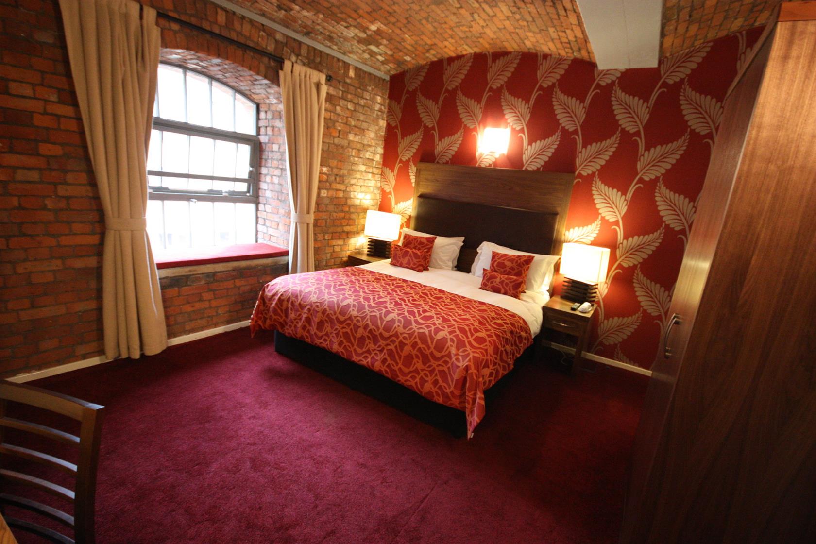 THE PLACE APARTHOTEL 10/21