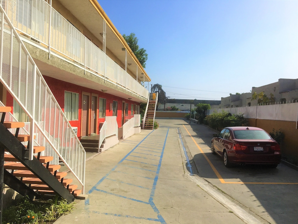 4 Star Motel 9/35