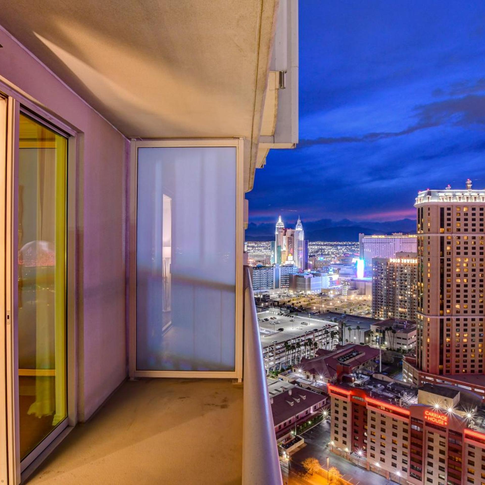 SPHERE VIEW - Signature MGM Resort Lucky Gem Penthouse & Luxury Suites 27817 24/44