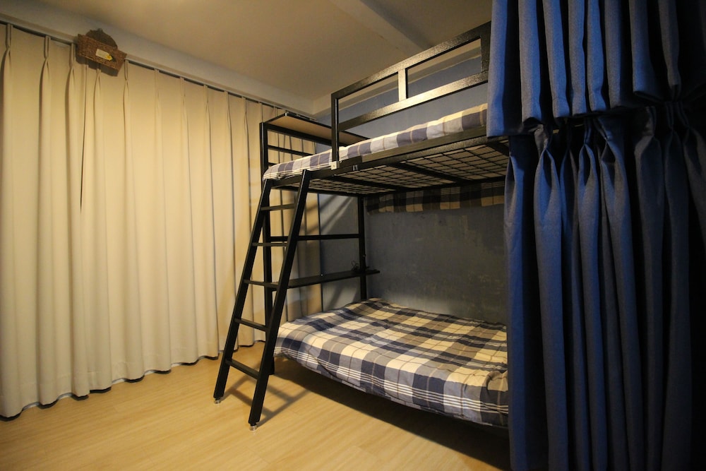 Bunk Guest House - Hostel 12/72