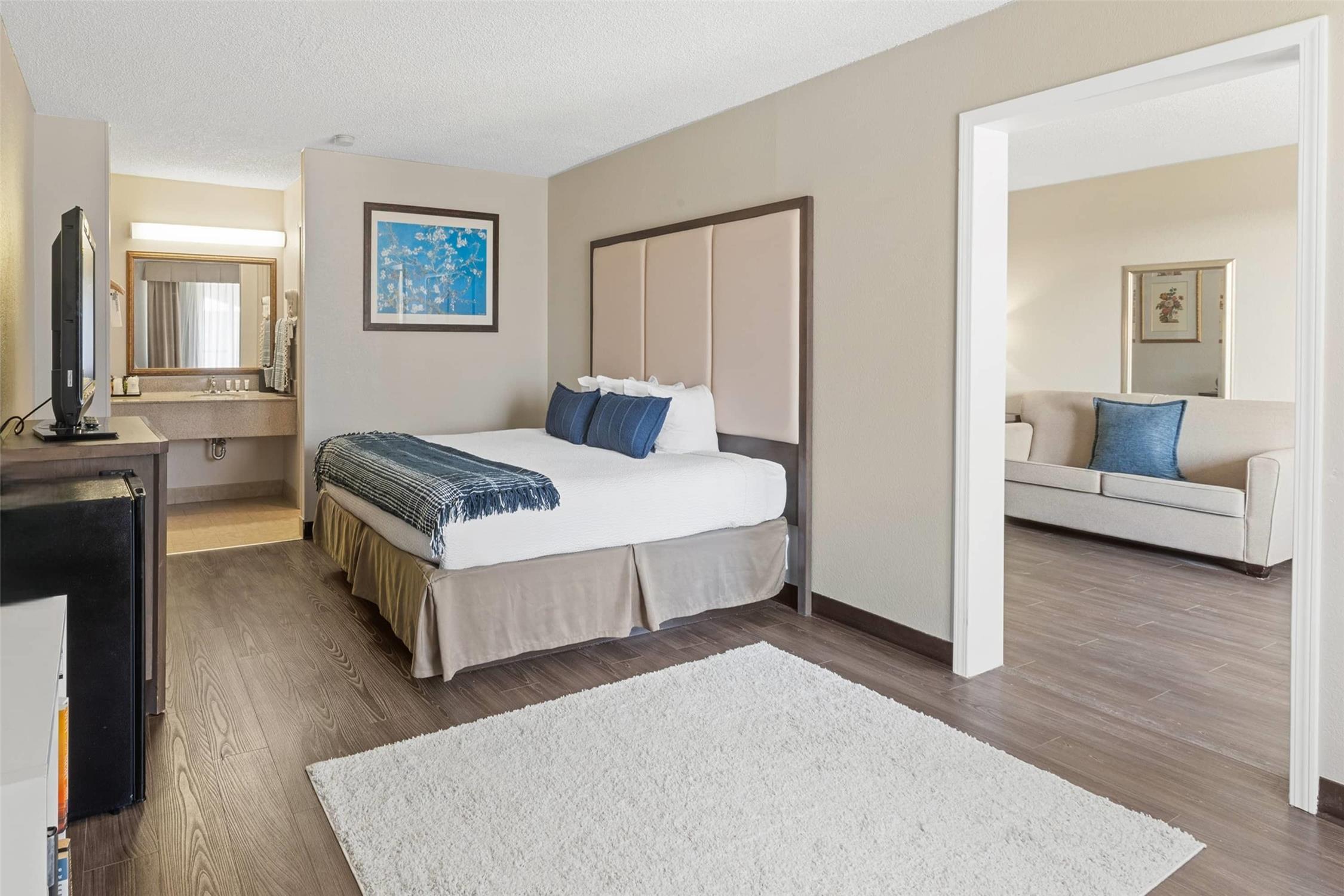 Ramada by Wyndham Houma 7/27