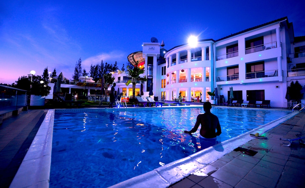 The Manor Hotel 66/66