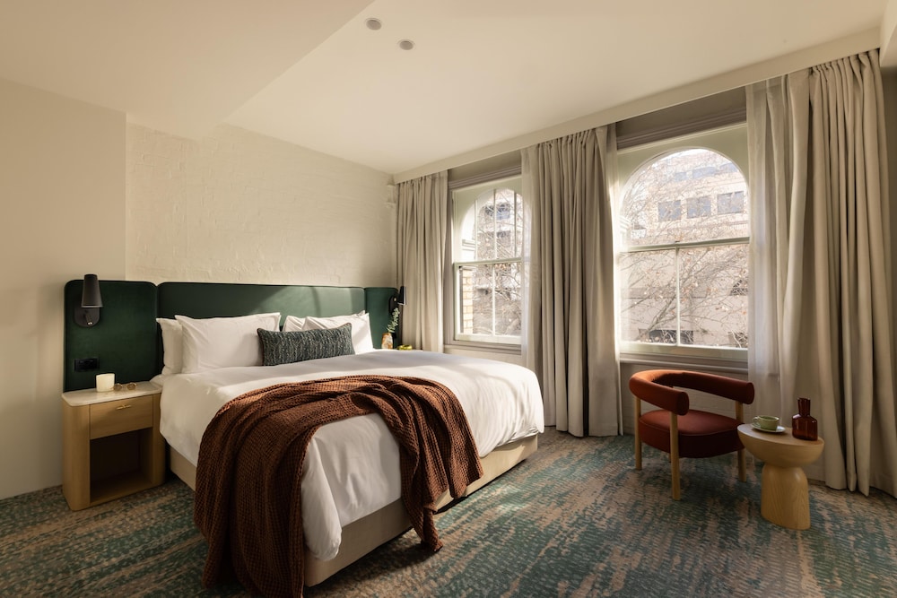 Harbour Rocks Hotel 24/70