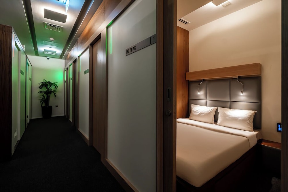 Sleep N Fly Sleep Lounge A Gates Terminal 3 Transit Only 28/50