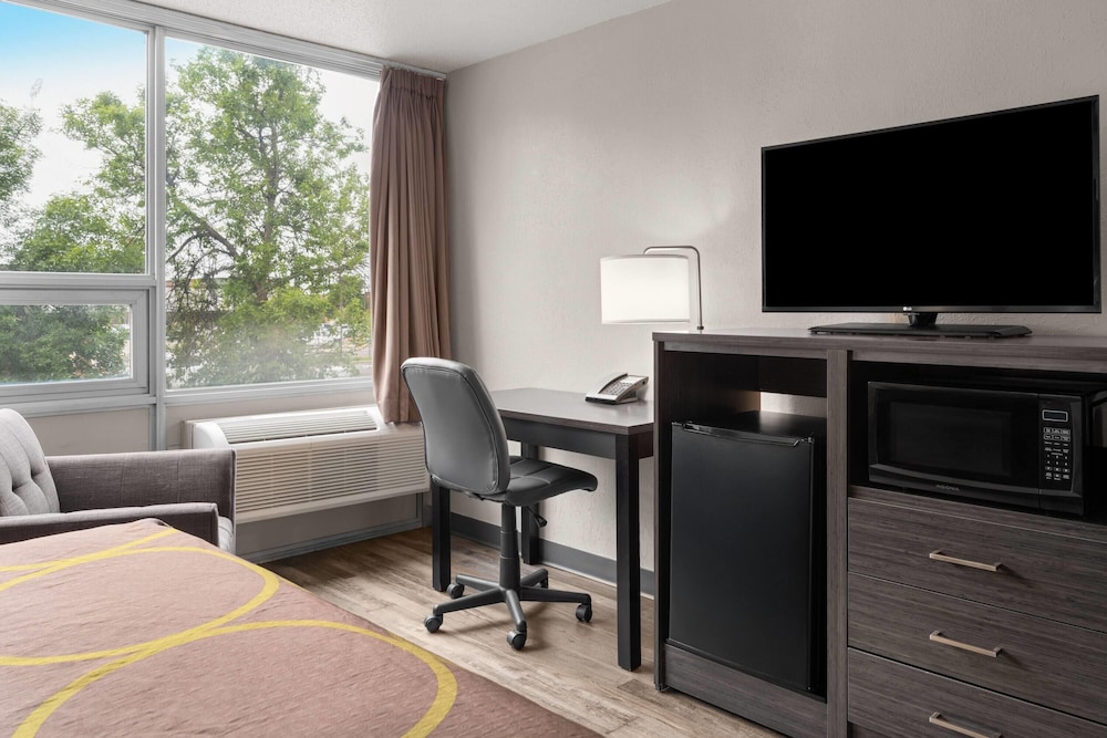 Super 8 by Wyndham Great Falls City Center 35/49