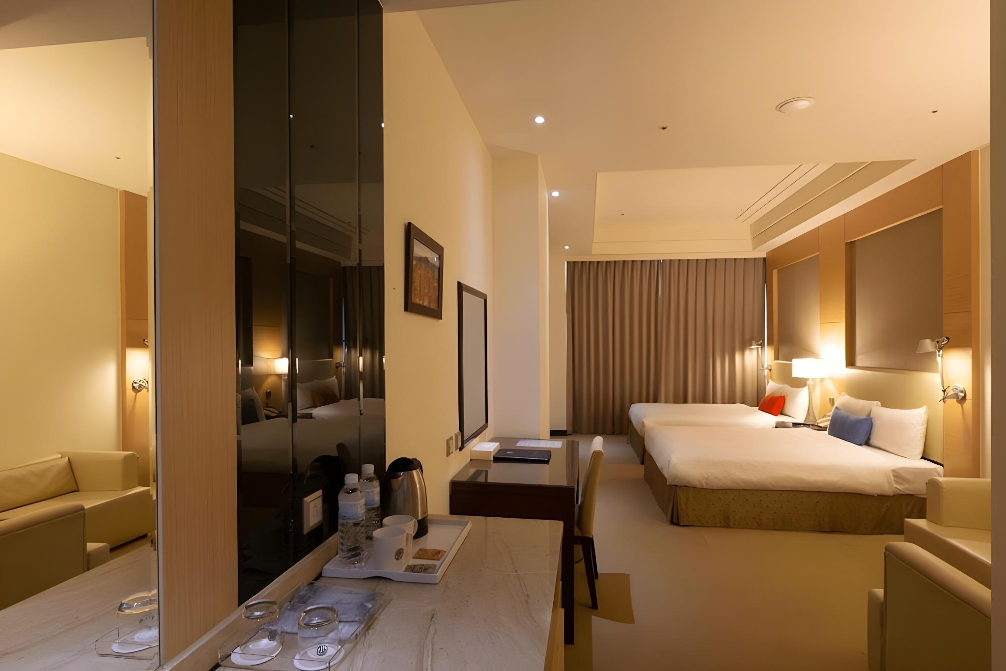 Deluxe, Family, EVER DELIGHTFUL BUSINESS HOTEL 2/2