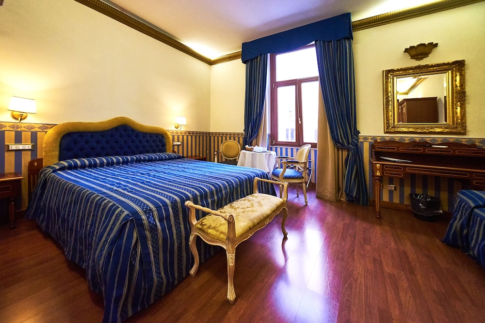 Bramble Luxury Suites 45/85