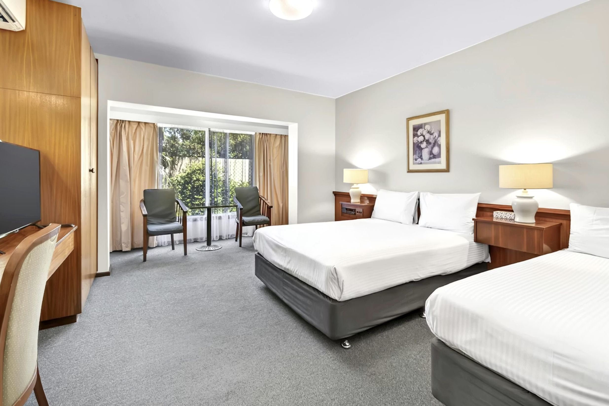 Clifton Motel & Grittleton Lodge (ex The Clifton) 8/25