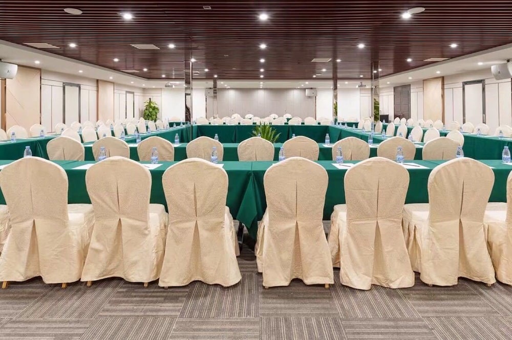 Manguo International Hotel 32/40