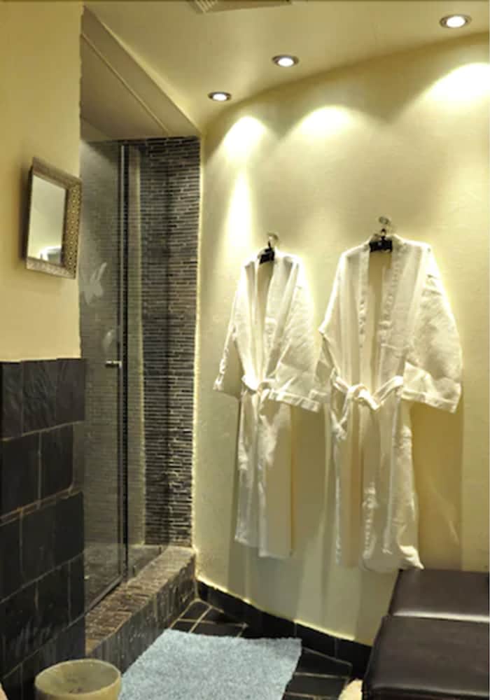 Ascot Boutique Hotel 30/55