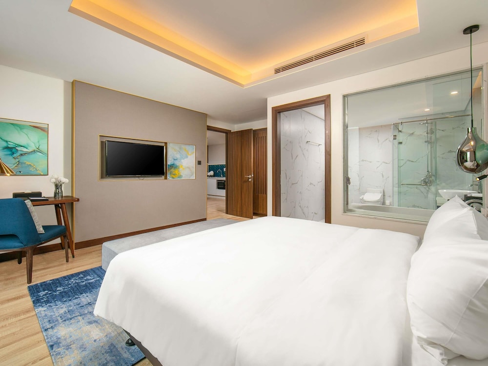 1 BEDROOM, SUITE