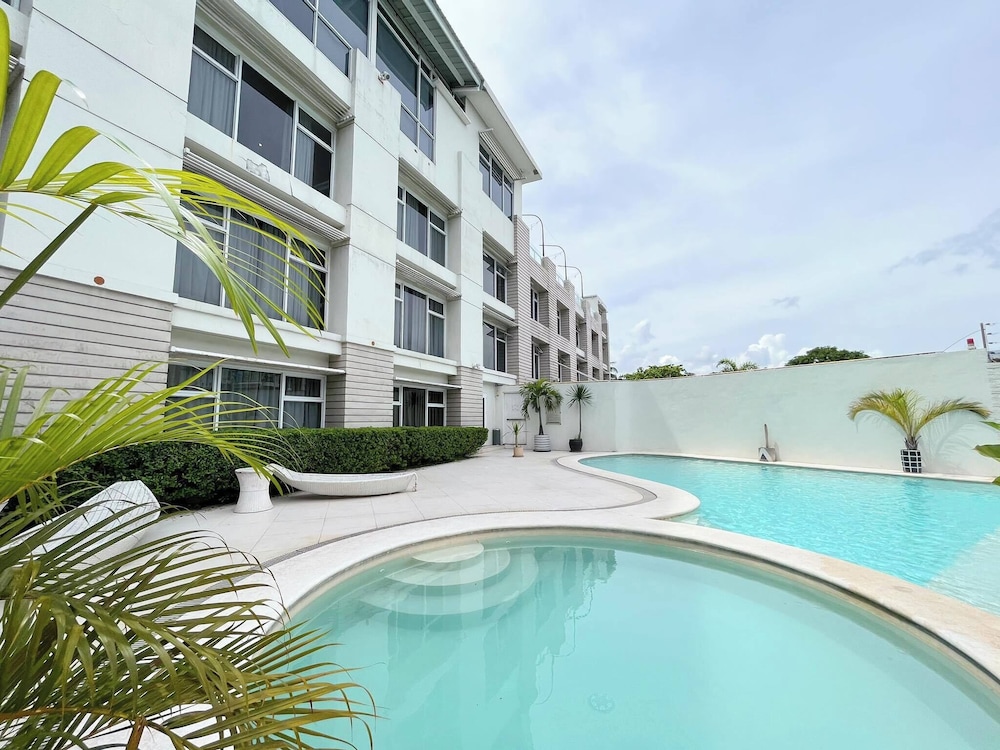 LeBlanc Hotel and Resort 4/16
