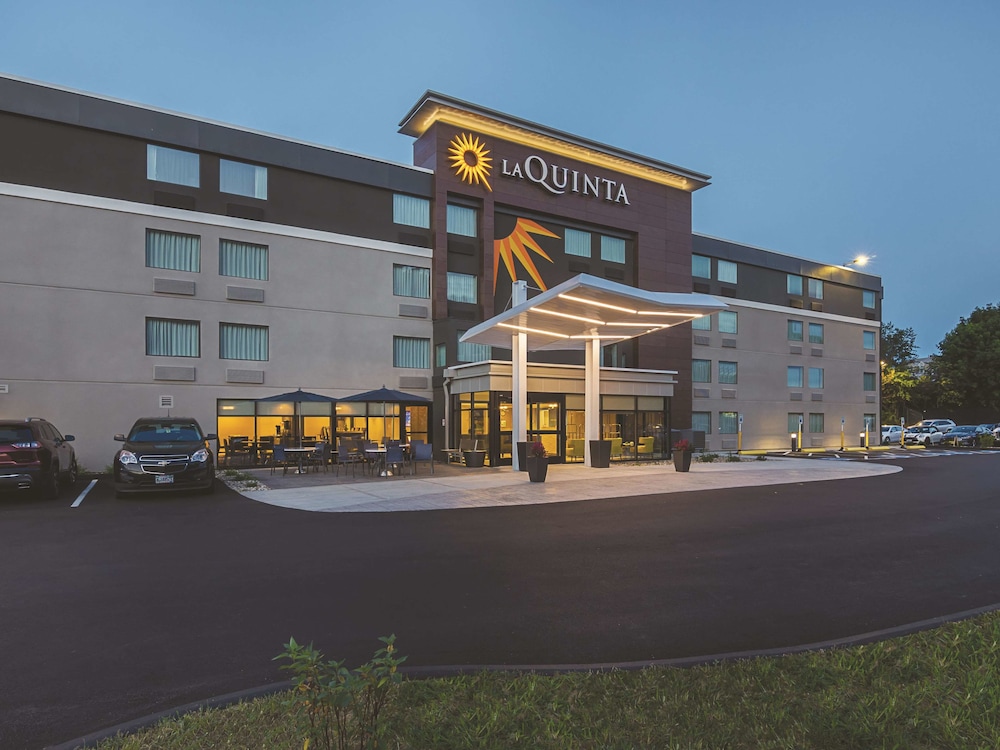 La Quinta Inn and Suites by Wyndham Portland in PORTLAND - ME