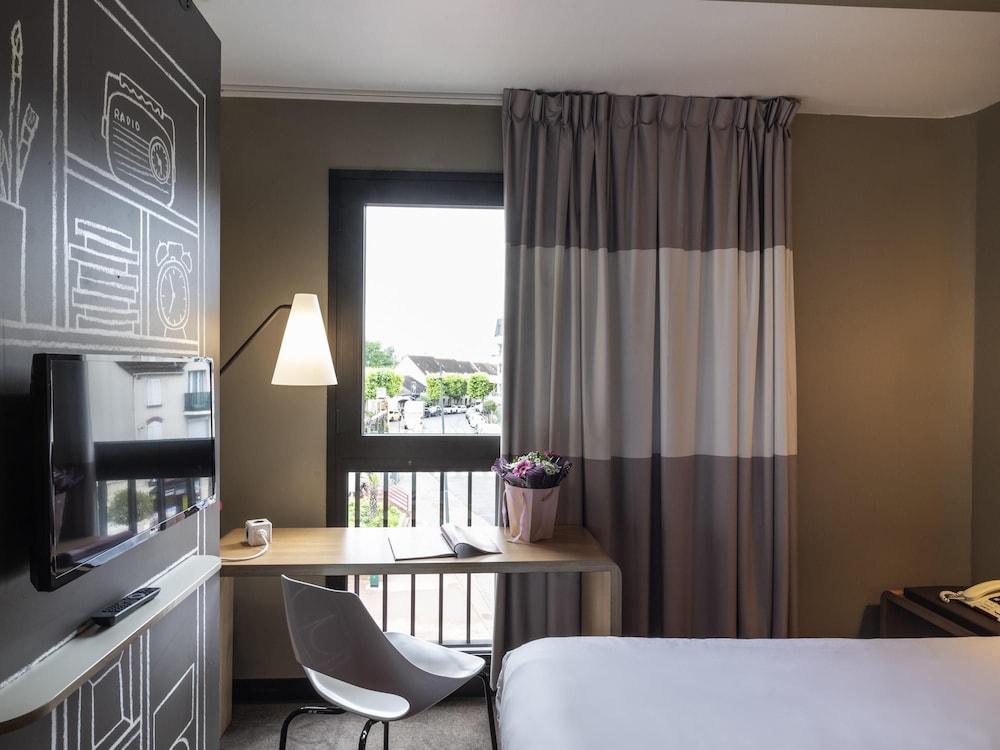 IBIS SAINT GRATIEN 13/50