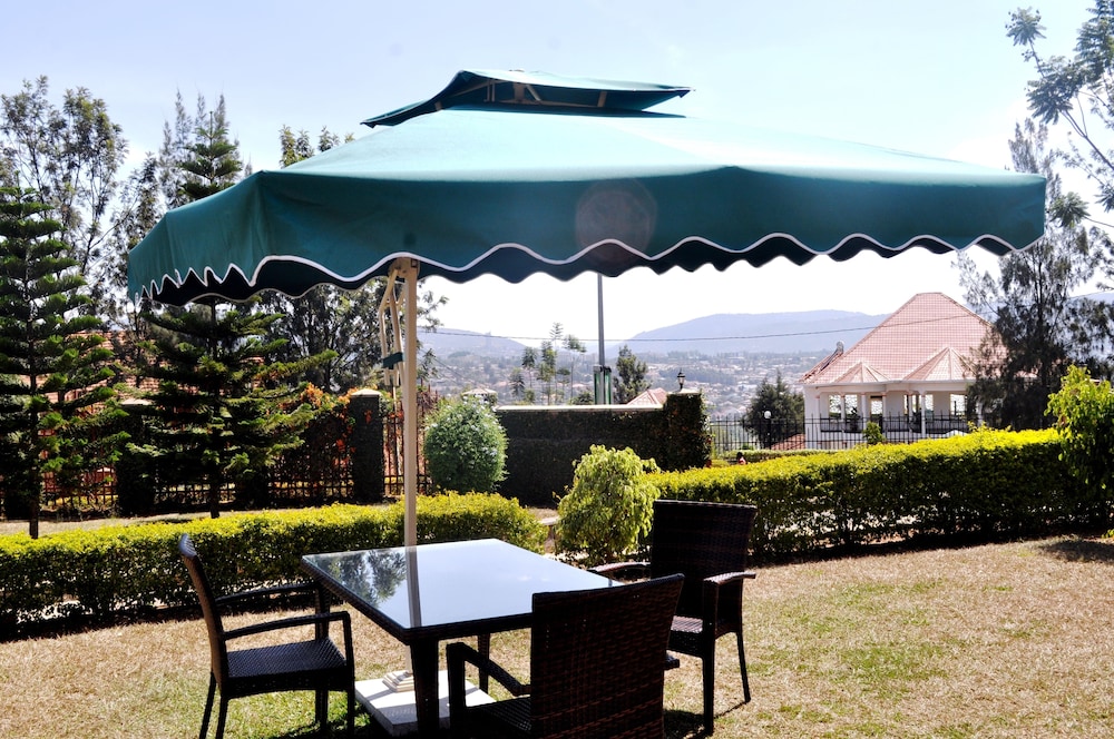 Quiet Haven Hotel 47/50
