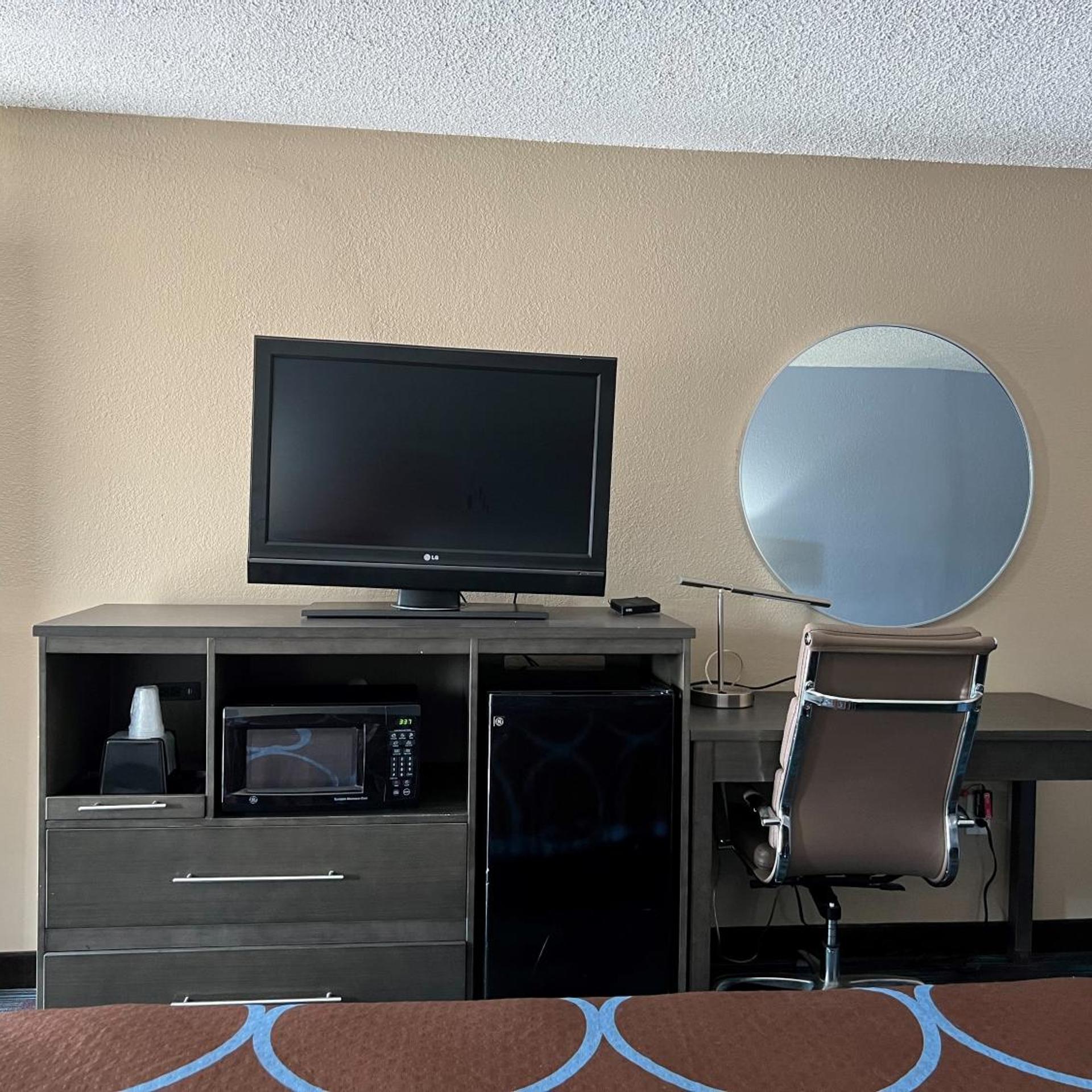 Super 8 by Wyndham Newport News 9/19
