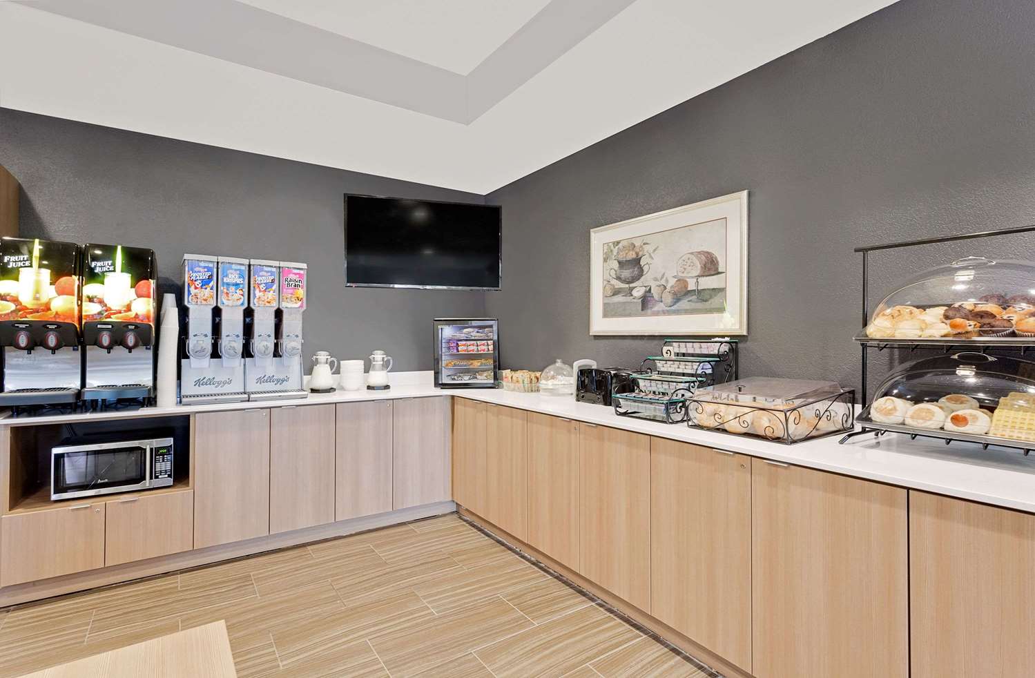 Microtel Inn & Suites by Wyndham Middletown 1/9