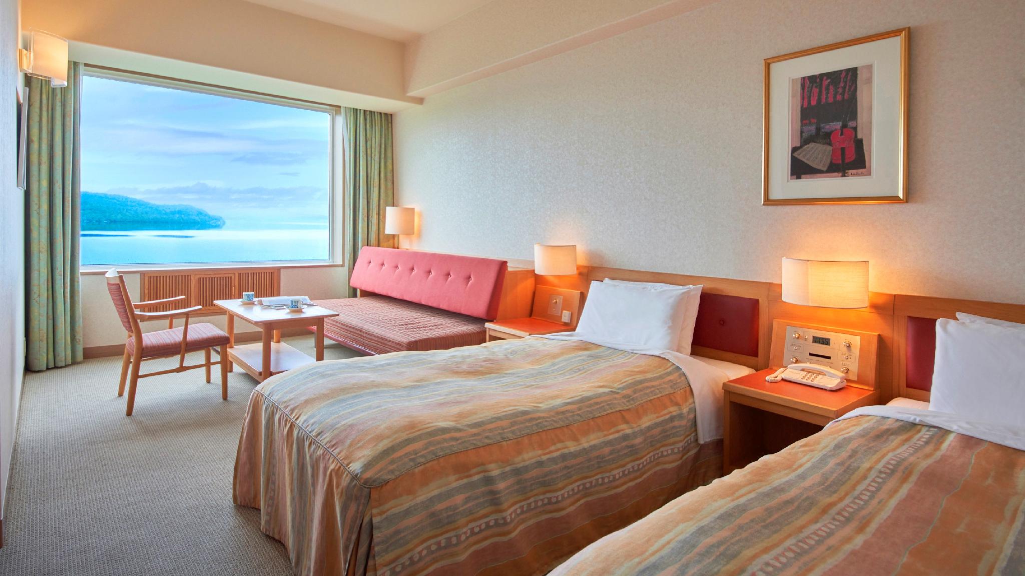 Twin Beds, East Wing