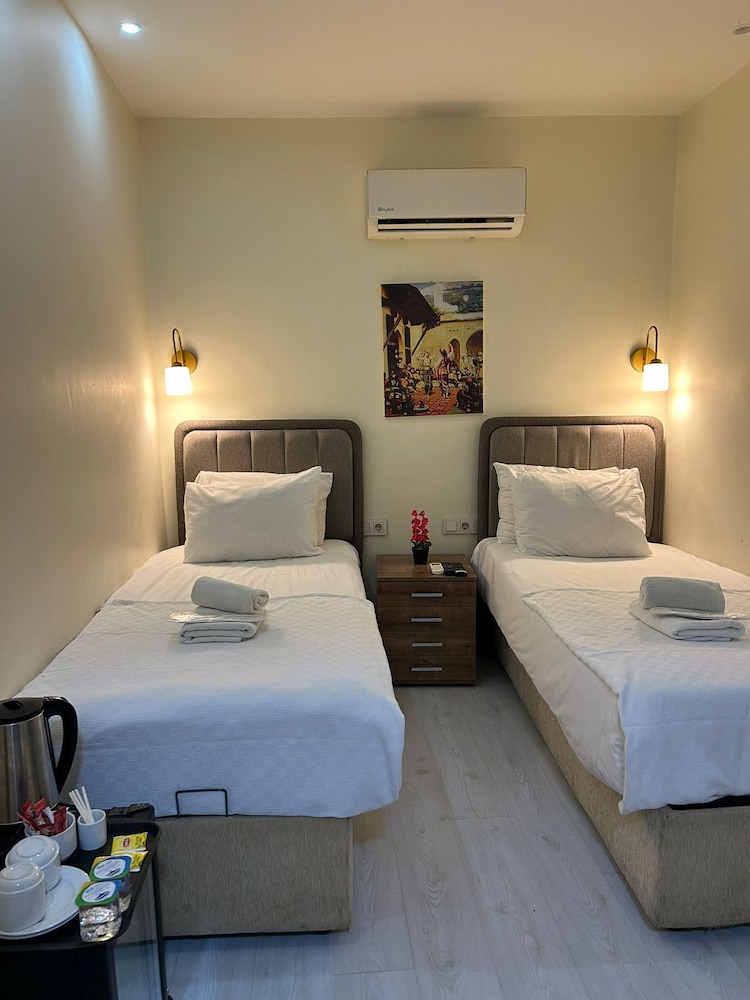 1 BEDROOM, ECONOMY, TWIN BEDS