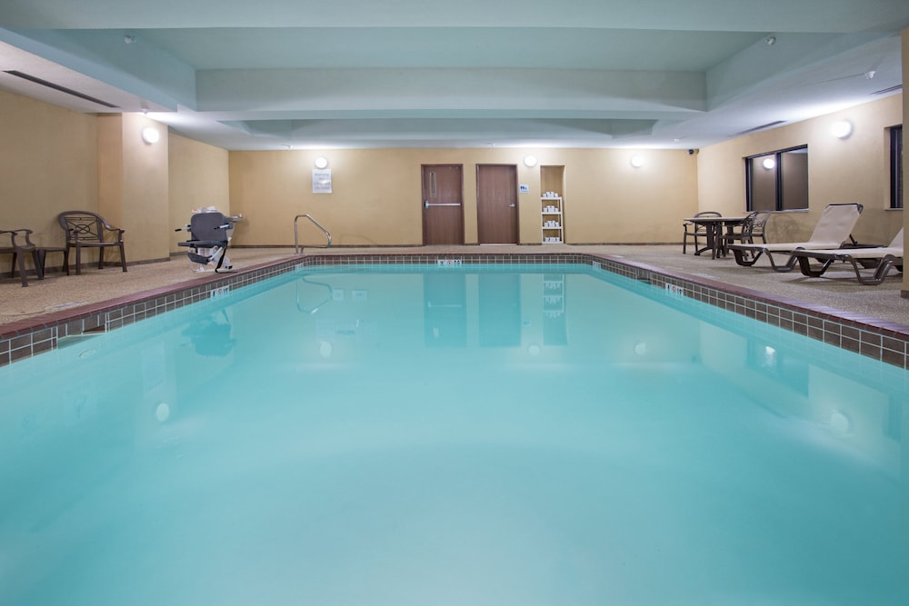 Holiday Inn Express Hotel Suites Las Vegas 3/57