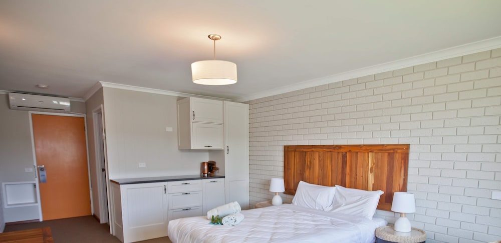 SOUTHERN OCEAN MOTOR INN 21/67