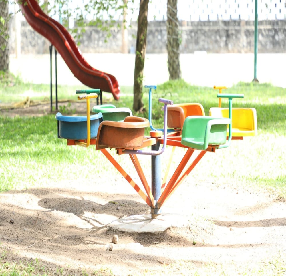 GREEN COCONUT RESORT 56/62