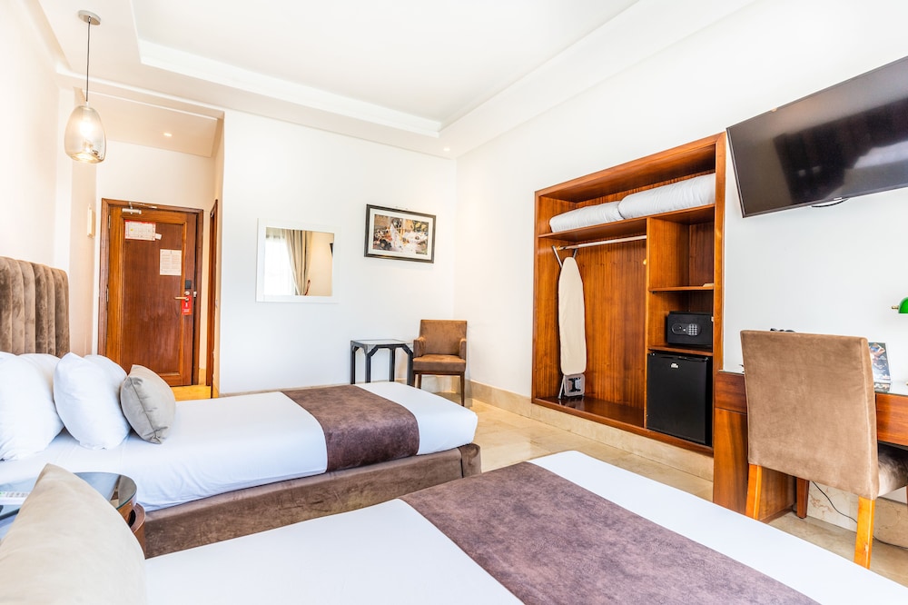 DELUXE, TWIN BEDS