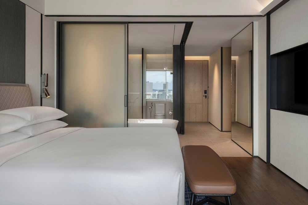 Deluxe, King Bed, with View