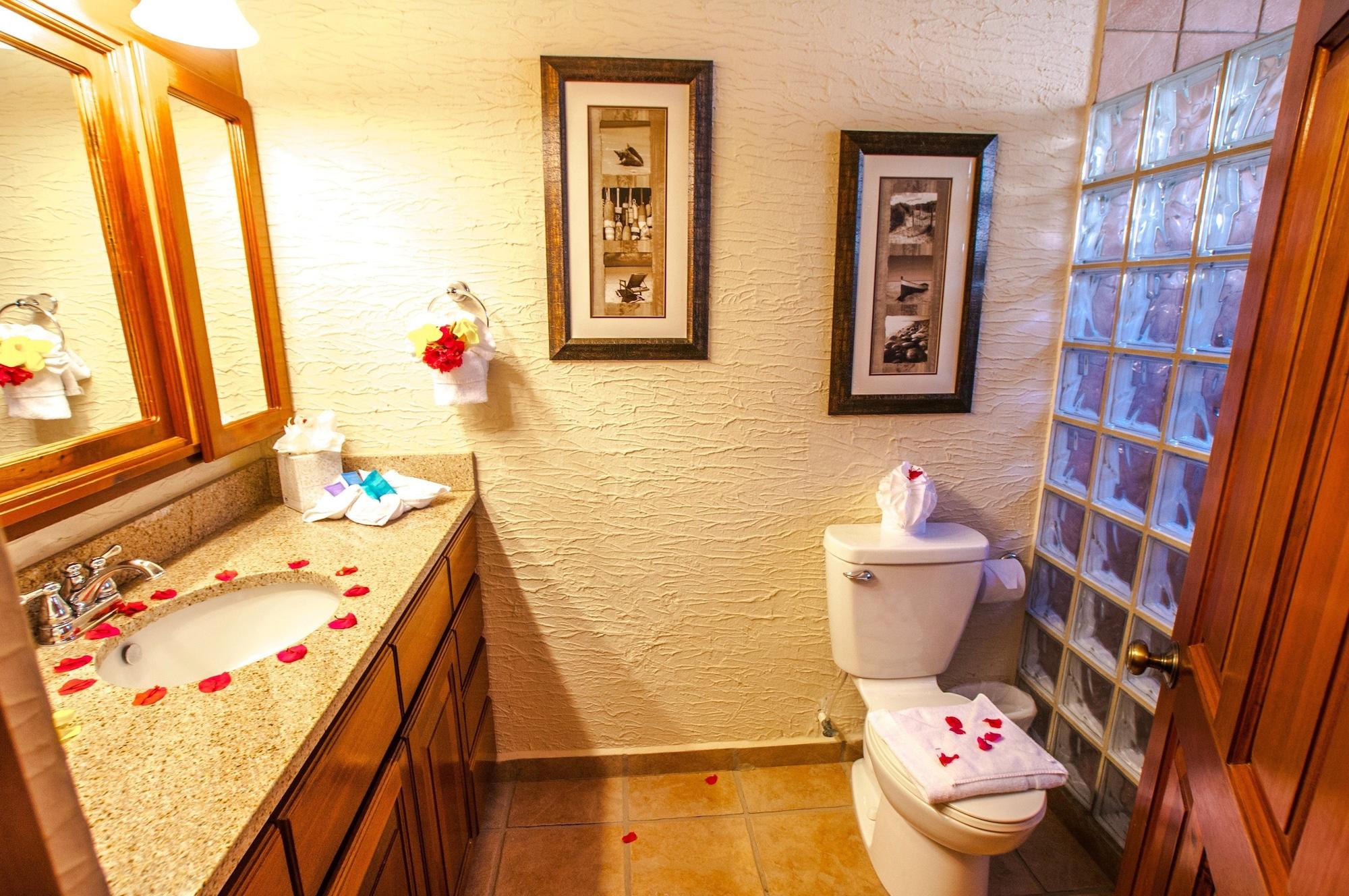 2 Bedrooms, Efficiency, Suite