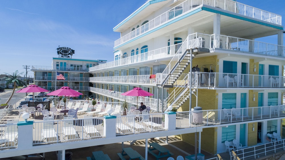 Paradise Ocean Front Resort 5/45