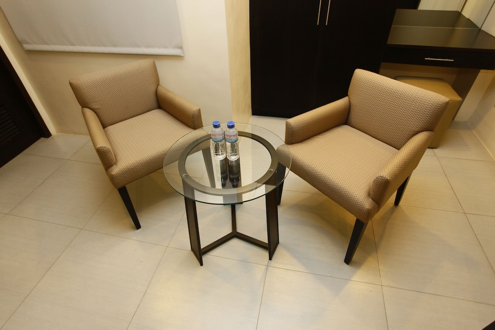 The Oracle Hotel and Residences 13/17