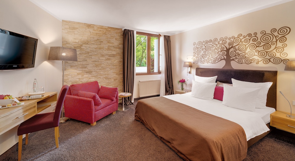 Nells Park Hotel 8/50
