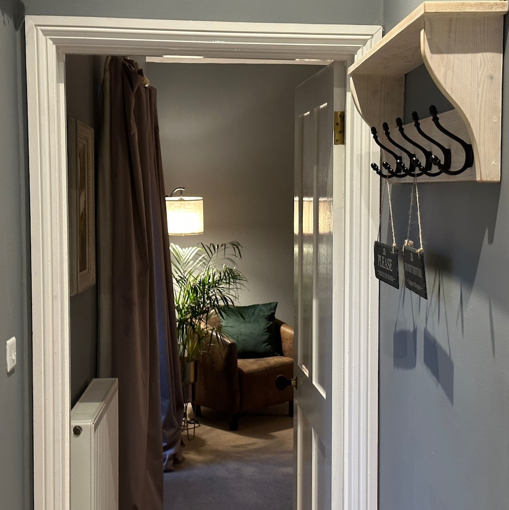 Stonehenge Cottages 20/50
