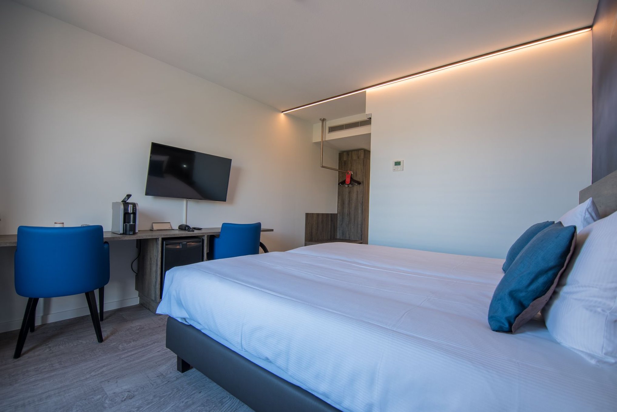 COMFORT, KING BED
