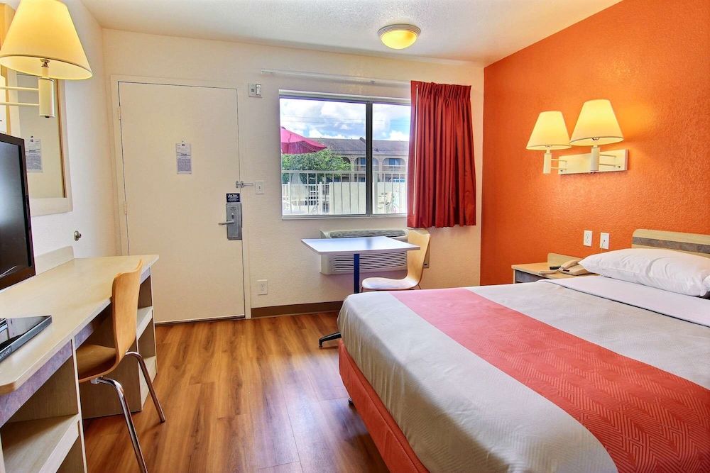 Motel6 Kingsville, TX 12/39