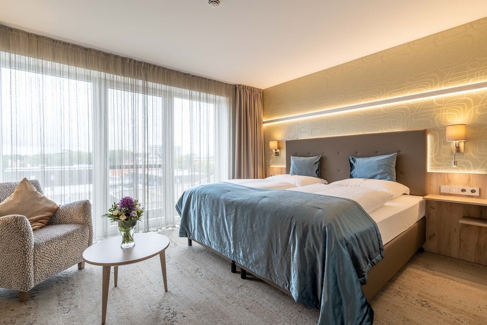 Ambassador Hotel Spa 17/50