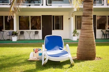 Bungalow Beach Hotel 6/58
